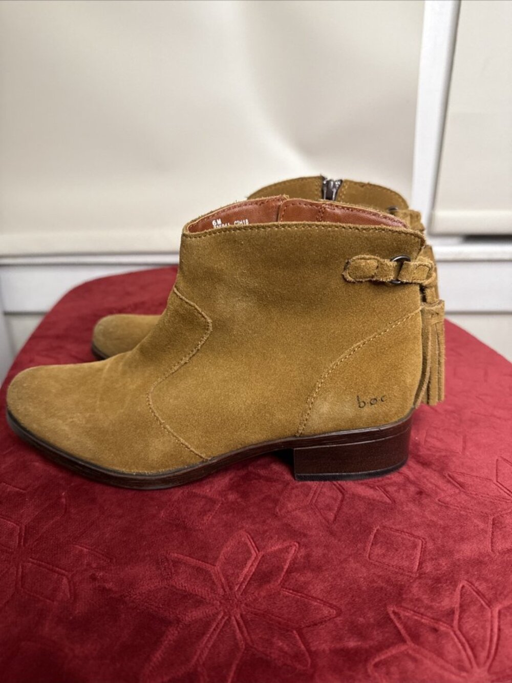Boc Side Zip tasseled Camel Suede Ankle Bootie Size 6 So cute!  Comfort